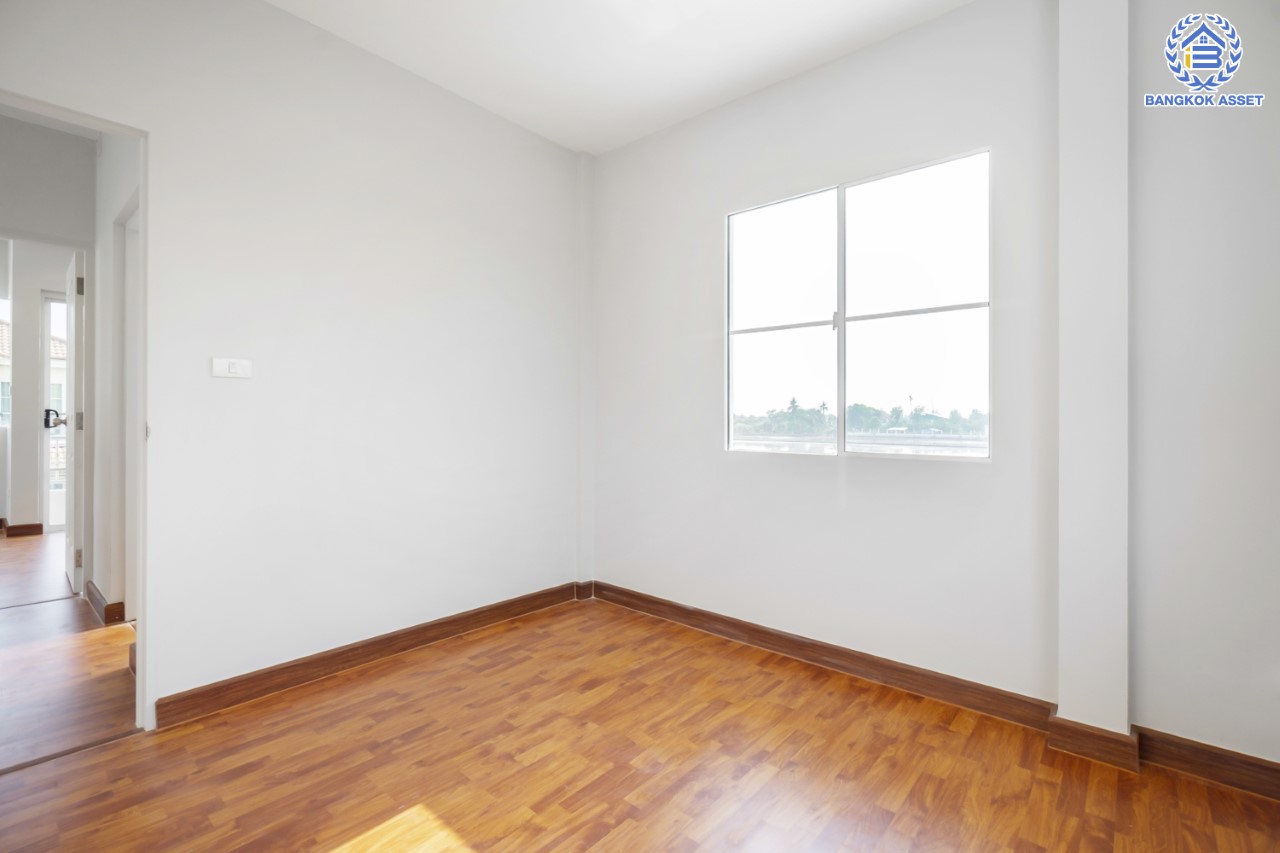 บ้านมือสองตกแต่งใหม่ แบรนด์ LH ม.ชลลดา บางใหญ่-เซ็นทรัลเวสต์เกต หลังมุม เนื้อที่ 57.4 ตร.ว. ฟังก์ชัน 4 ห้องนอน 2 ห้องน้ำ 1 ห้องอเนกประสงค์ 2 ที่จอดรถ Facilities ครบครัน บนทำเลเดินทางสะดวก เชื่อมต่อถ.กาญจนาภิเษก และเพียง 10 นาทีถึงรถไฟฟ้า "สถานีคลองบางไผ่"